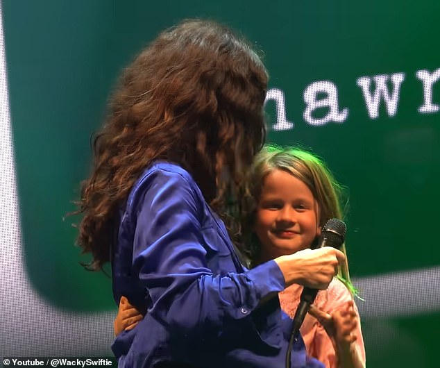 Mother and daughter shared a big hug after their duet