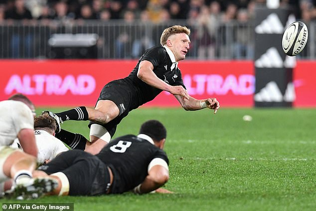 Damian McKenzie's late penalty secured victory for the home side, who were already 15-10 down in the second half