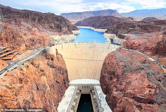 Visitors to the Hoover Dam and Lake Mead Hot Springs have been told not to dip their heads into the nearby hot springs due to a possible brain-eating amoeba