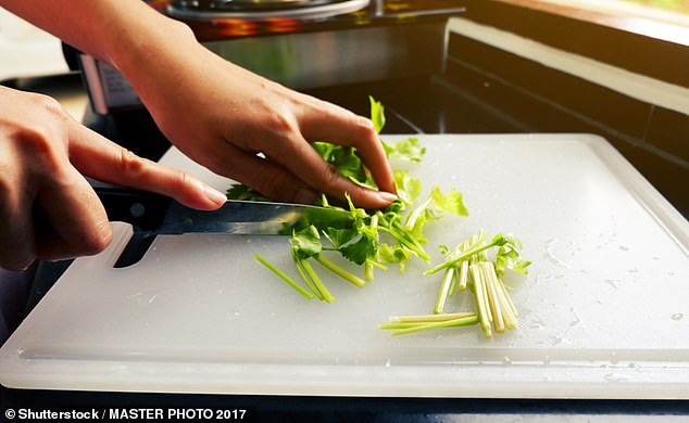 Experts also recommend opting for glass or bamboo cutting boards without plastic, as plastic cutting boards also leach microplastics into food.