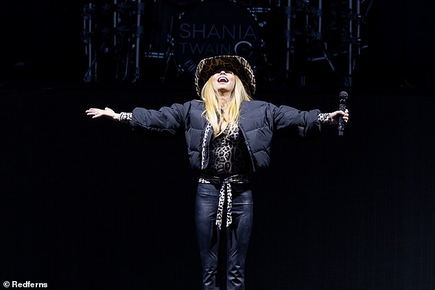 On Friday, Shania delivered another spectacular performance at Chepstow Racecourse in south-east Wales