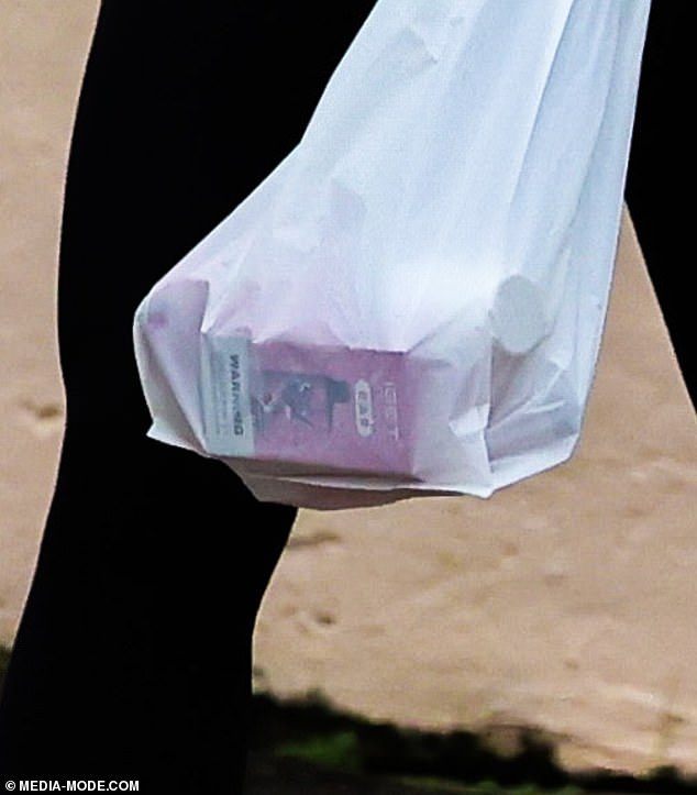 Dressed in sportswear, Jade had a determined look on her face as she walked down the road carrying what appeared to be a vape pen and other supplies