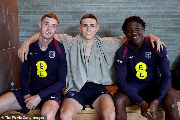 England stars Cole Palmer (left), Phil Foden and Kobbie Mainoo (right) relaxed by the pool