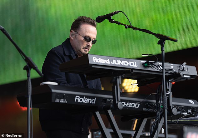 Jim Corr was seen on the keys for the performance