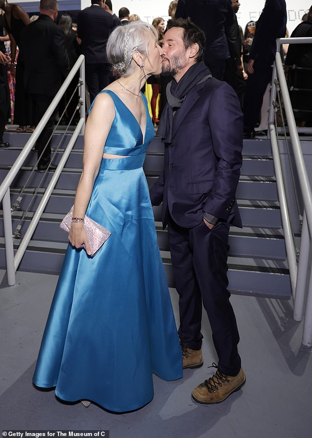 Keanu and Alexandra delighted photographers with their loving display before sharing a tender kiss in the museum lobby