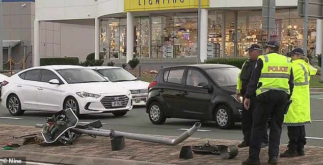 After the 15-year-old girl bravely took the wheel, the bus hit traffic lights before coming to a stop