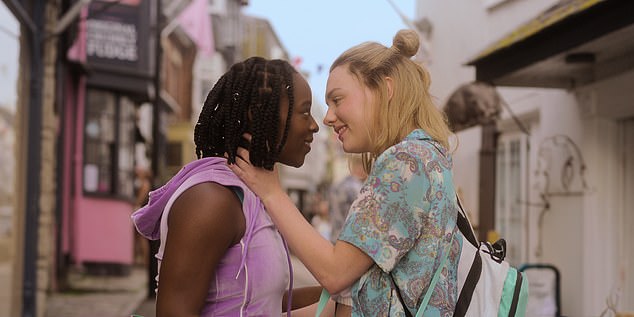 Darcy and Tara are seen gazing lovingly at each other as they kiss