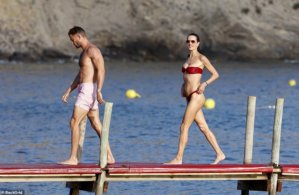 After enjoying a swim together, the two headed back to the shore