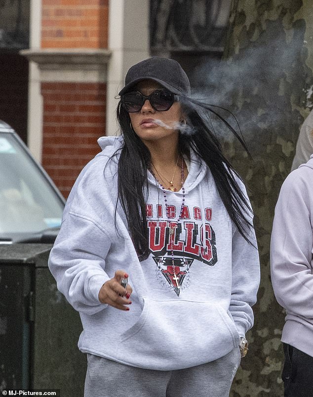 Ms. De Sousa Abreu wears a gray Chicago Bulls hoodie