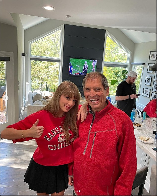 Kosar is pictured with pop star Taylor Swift before a game between the Chargers and Chiefs in 2023