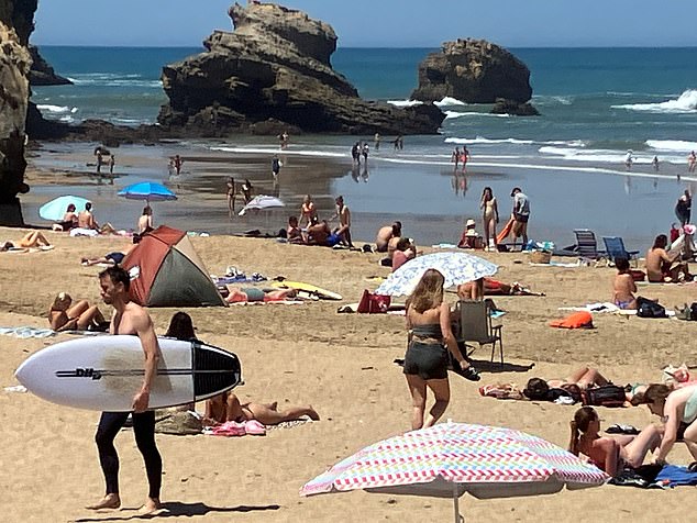 Biarritz has 20 surf schools where you can learn from ¿les tontons surfeurs¿, so it's no wonder that the cheapest deals are hostels that cater to surfers