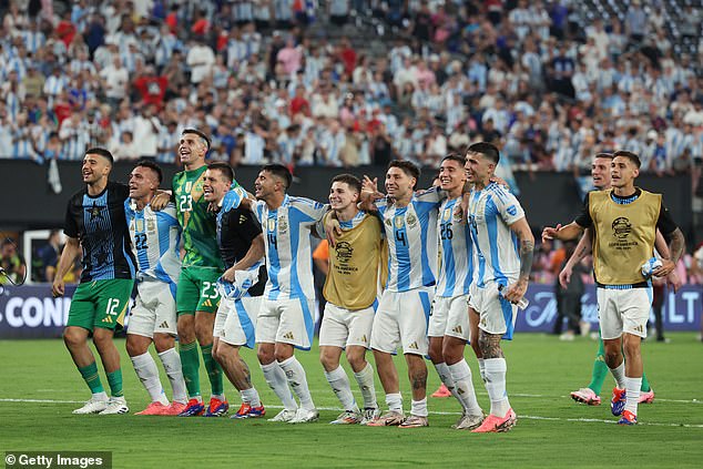 Argentina players celebrate their 2-0 victory at MetLife Stadium after the final whistle