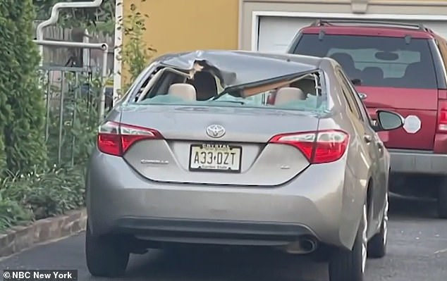 In the photo: a car with its rear window completely smashed by the shards