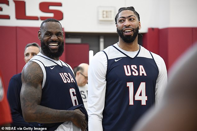 Barack Obama's Team USA Basketball Visit Goes Viral As Fans Notice ...