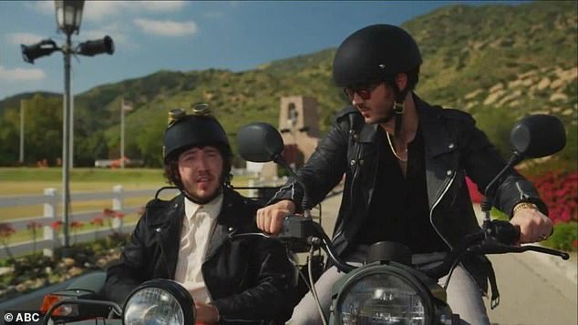 The show opened with Kevin riding a motorcycle with Franklin in the sidecar as they approached a Hollywood estate and met the 11 contestants competing for the $100,000 grand prize