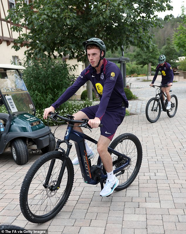 But soon after Palmer got on his bike, many players went for a spin around their luxury base