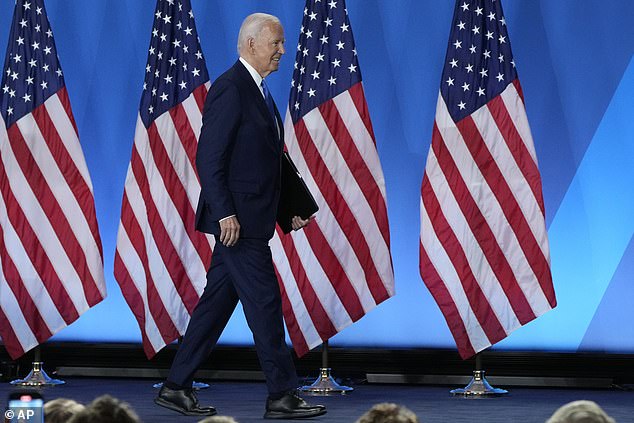 Biden leaves after answering questions from 10 journalists in an hour