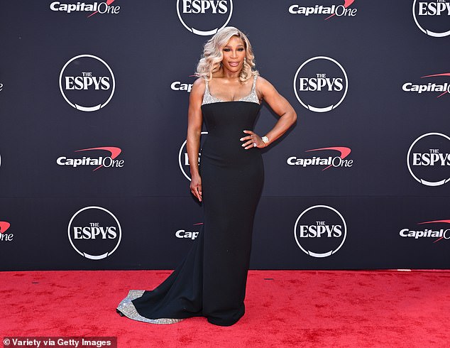 The long train hid Williams' shoes throughout the evening as she posed before beginning her presenting duties.