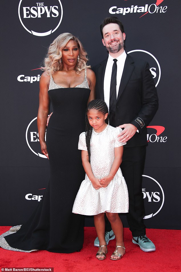 Her husband Ohanian, co-founder of Reddit, opted for a classic black Gucci suit with a white shirt and black tie.