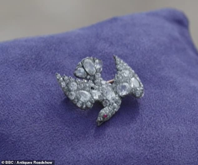 Expert Geoffrey Munn met the guest, who unveiled a 'mesmerising' and rare brooch dating back to sometime between the 1820s and 1840s