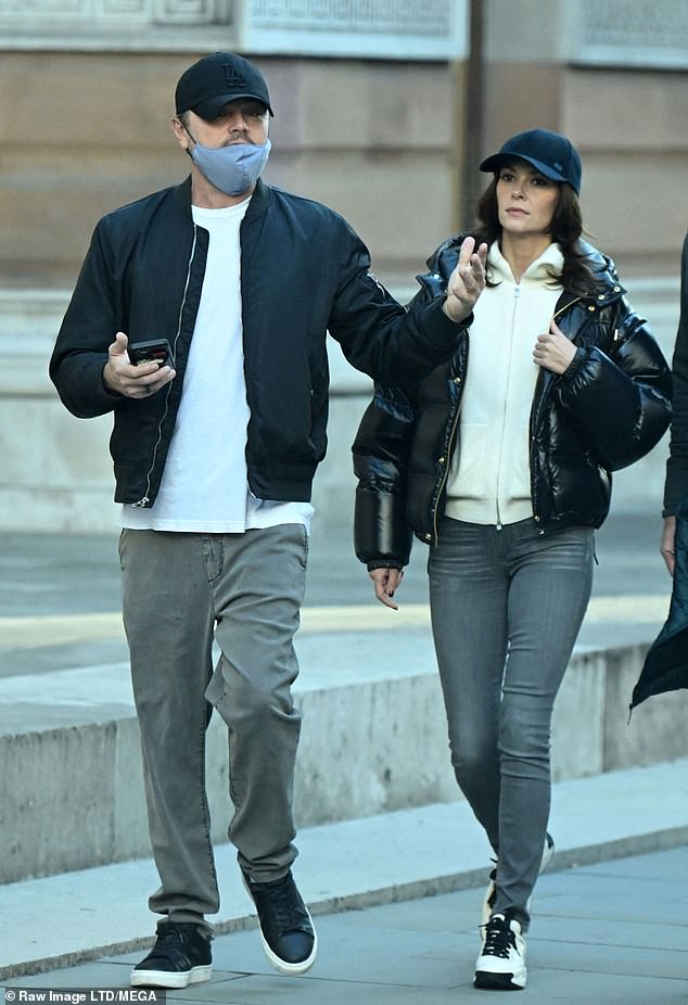 DiCaprio and Ceretti on a sightseeing tour of London in November 2023