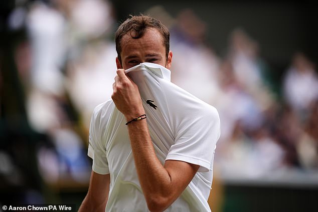 Daniil Medvedev won the first set but lost to the reigning Wimbledon champion