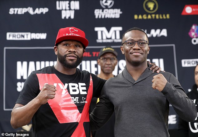 Deji (right), KSI's younger brother, fought Floyd Mayweather (left) in an exhibition match in November 2022