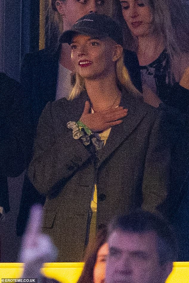 Anya looked nonchalant as she watched Stevie's Hyde Park show alongside many big names