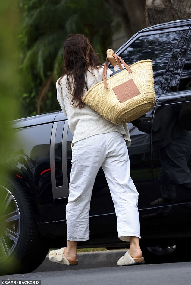 She showed off her luxurious Loewe bag