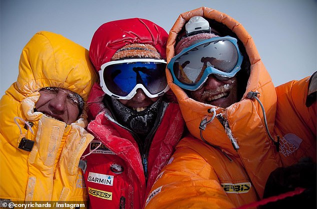 Richards, Denis Urubko and Simone Moro were descending when they heard the sound of thunder, a freight train and wind all at once