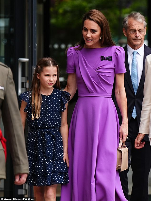 1720961941 872 Kate Middleton joins Princess Charlotte as she chats to players