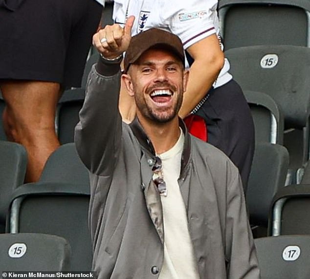 Henderson appeared to catch the attention of one of his England teammates when he gave a thumbs up