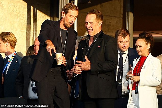 Peter Crouch was seen in deep conversation with another former England international, David Seaman