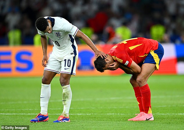 Jude Bellingham checks the Man City and Spain midfielder before he enters the tunnel