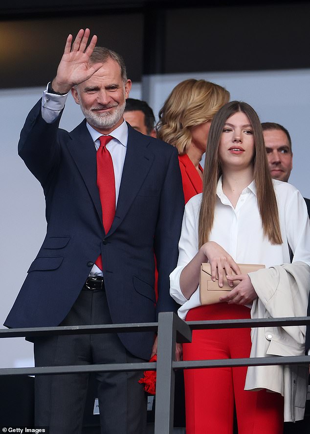 The royal father and daughter duo cheered on Spain as they took on England head-to-head to be crowned champions