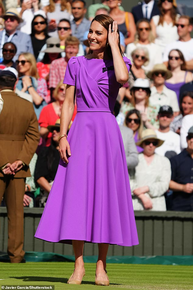 The bodice (adorned with the purple-green bow brooch of the All England Club, of which Kate is the patroness) gave a new softness, a new ease to the princess's silhouette, which had been far too restrictive in the past