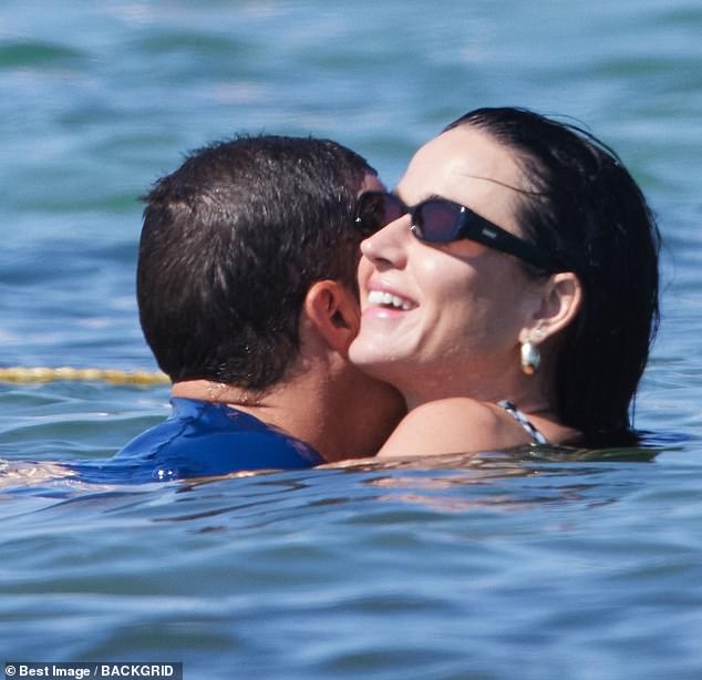 Lord of the Rings star Orlando hugged Katy in the surf during their vacation