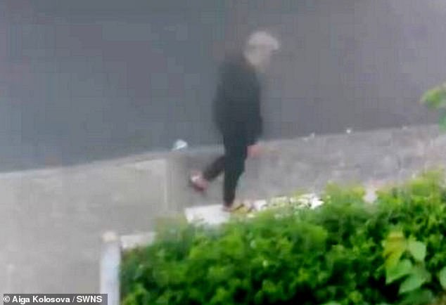 Dressed in a black hoodie, black leggings and matching slippers, the blonde perpetrator walks away as if nothing happened