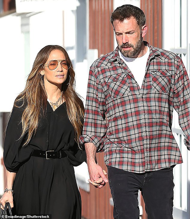 Meanwhile, Garner's ex-husband Ben Affleck is rumored to be having marital problems with Jennifer Lopez; photo 2022