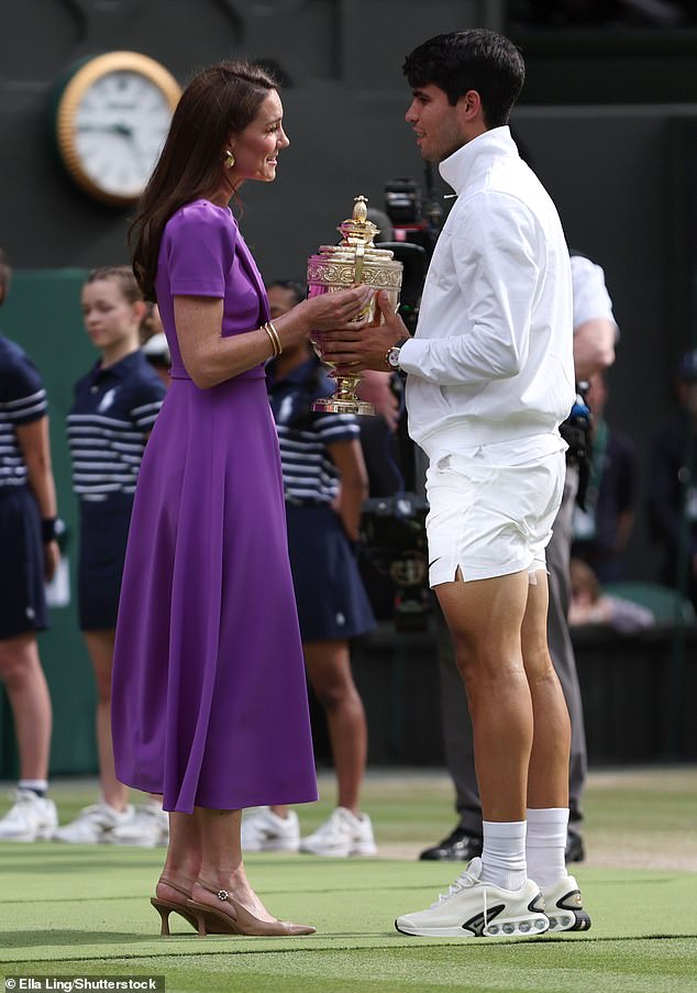 The Princess of Wales presents the trophy to Wimbledon winner Carlos Alcaraz