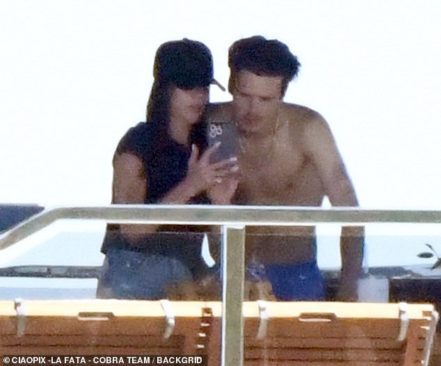 Victoria was later seen catching up with her son Cruz while showing him something on her phone