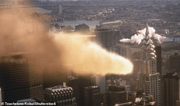 1721173379 562 Giant fireball meteor whizzes over Statue of Liberty as residents