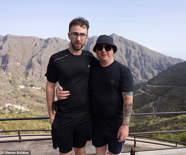 Jay Slater's father Warren Slater and brother Zack Slater come to Masca to watch and help with the search