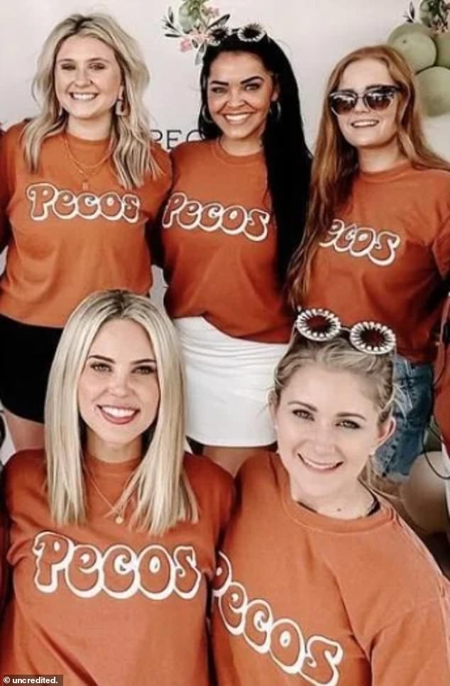 Fans discovered a photo of Brooklyn and Aaryn together with a group of friends