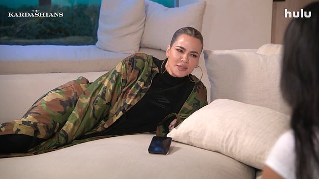 Kim comes home from a doctor's visit for her injured fingers and finds Khloe there. Kim, 43, tells Khloe, 40, about her therapy session.