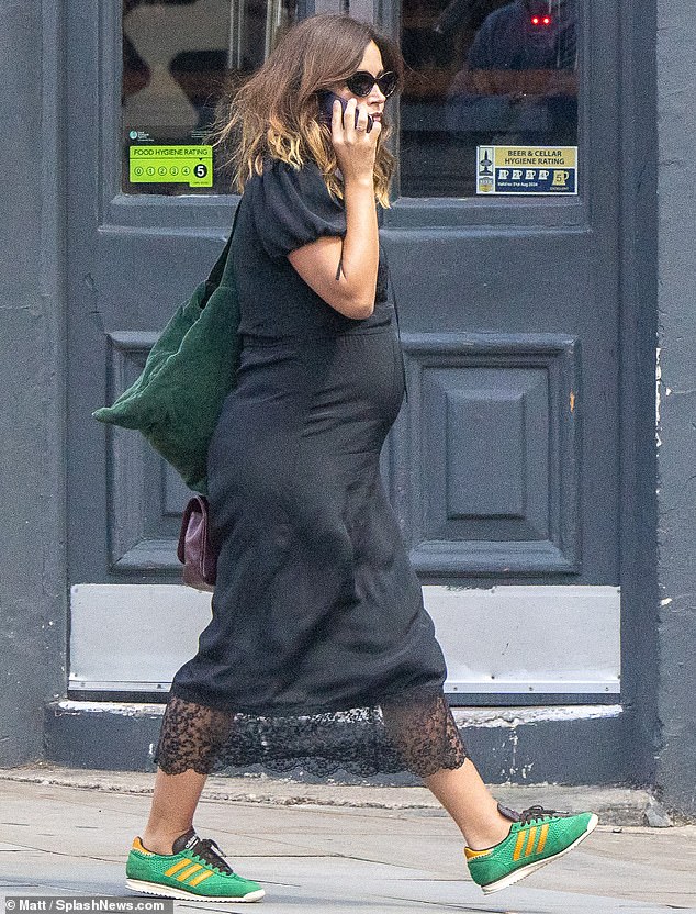 Jenna completed her look with a pair of multi-colored Adidas sneakers and a large green handbag