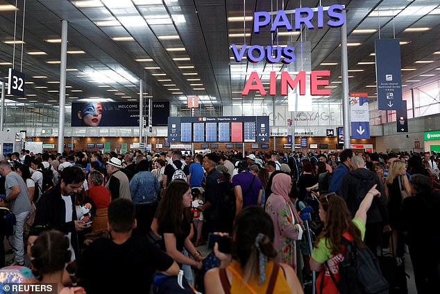 The Paris airport authority said in a statement that the outage had no impact on its computer systems