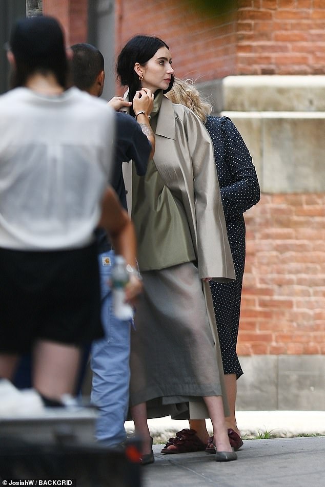 She wore a long, gray sheer skirt for the hot photoshoot in Manhattan