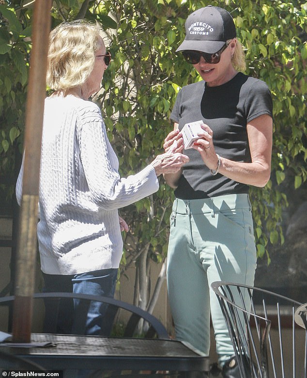 This week, she returned home to California between performances to enjoy some sunshine with Portia, her boyfriend of 20 years.