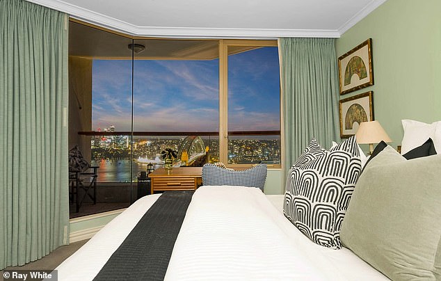 Located in the famous Quay West block, the property offers panoramic views of the Sydney Opera House and Harbour Bridge